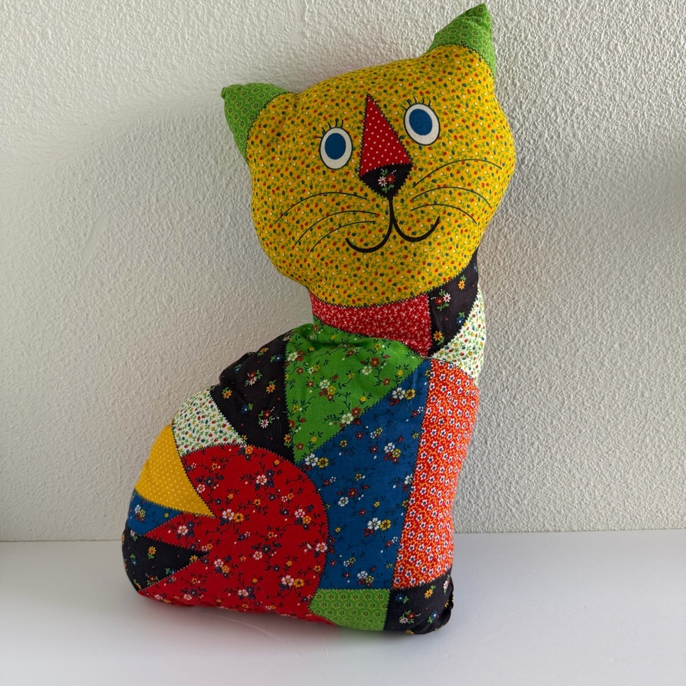 Vtg 1970s Handcrafted 19" Calico Patchwork Cat Folk Art Fabric Pillow‎